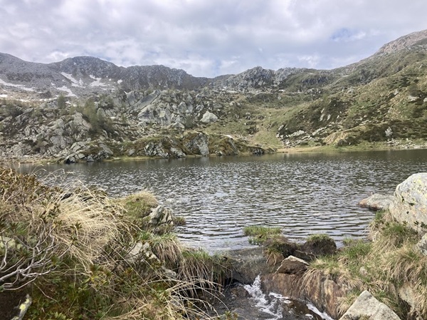 laghetto arcoglio escursione al sasso bianco in valmalenco