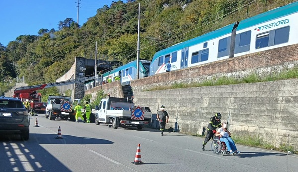 urto con il treno conclusa evacuazione passeggeri