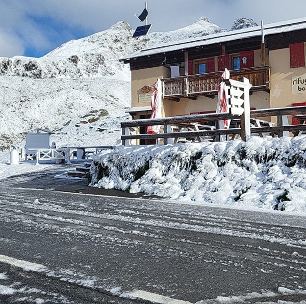 nevicata sul passo gavia 8 luglio 2025