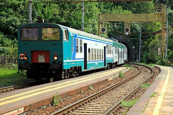notizie rfi treno in corsa sulla linea milano – tirano nella tratta del lario|treno caravaggio milano centrale