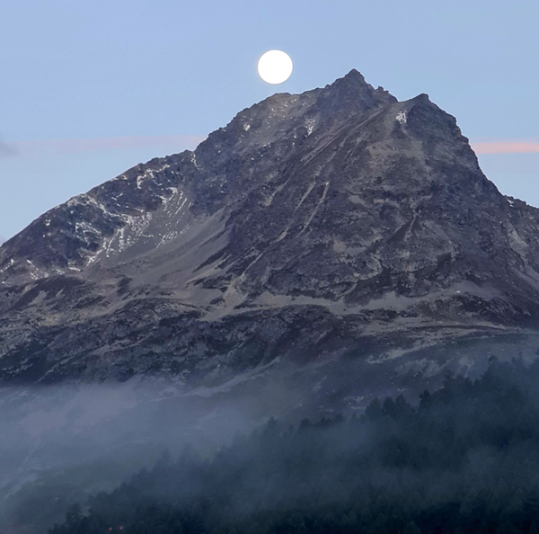 osservare la luna in montagna