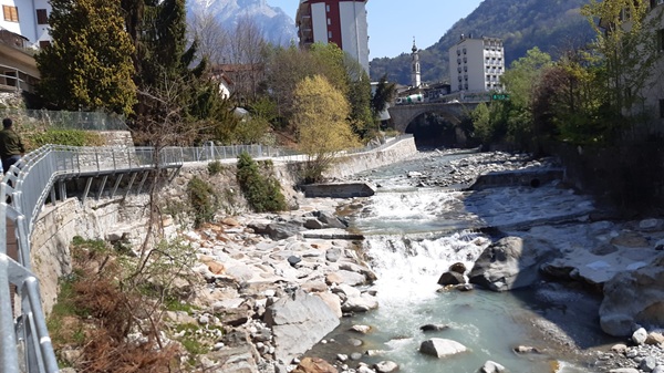 passerella sul mera a chiavenna|passerella a Chiavenna per la passeggiata lungo la Mera|Passerella a Chiavenna per la passeggiata lungo la Mera|passerella a Chiavenna per la passeggiata lungo la Mera