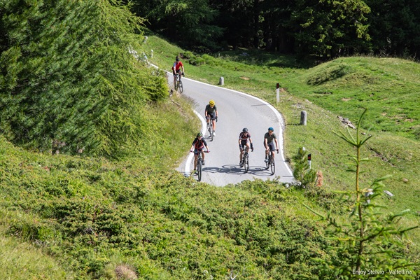 passi alpini senza traffico valtellina|Punta Cerena