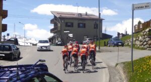 Ciclisti possono pedalare in gruppo