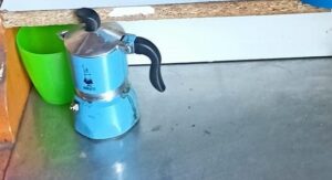 perché evitare di gettare i fondi di caffè nel lavandino
