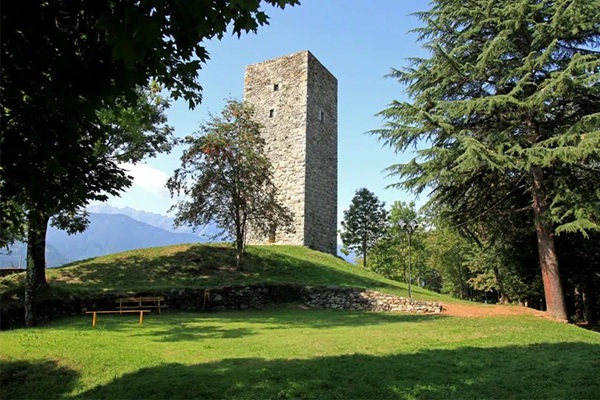 perché la valtellina si chiama in questo modo