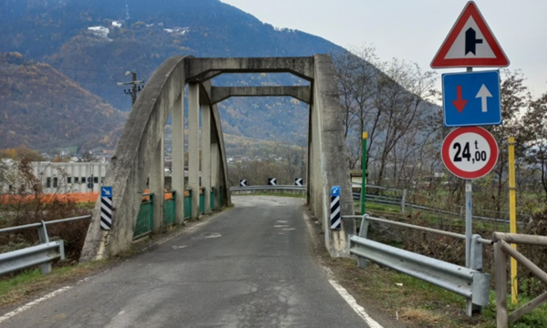 ponte sul torrente madrasco tra colorina e fusine
