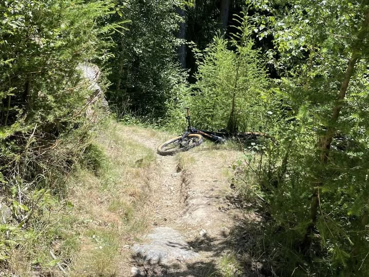 poschiavo ciclista precipita da un sentiero e perde la vita