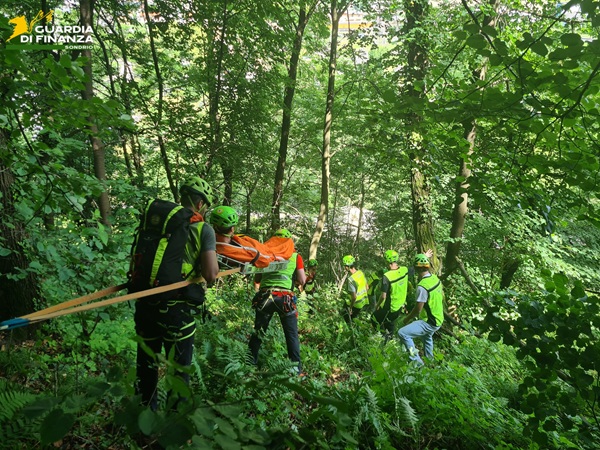 progetto on the road un successo formativo con sagf e cnsas morbegno.|notizie guardia di finanza sondrio