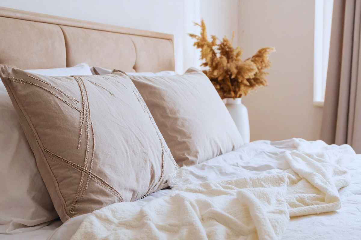 Come pulire a fondo i cuscini senza un minimo sforzo