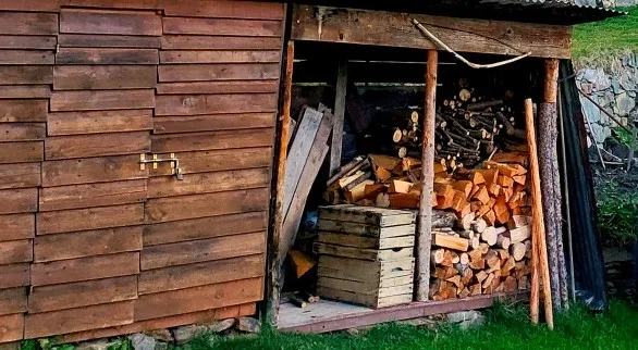 qual è la legna che scalda di meno
