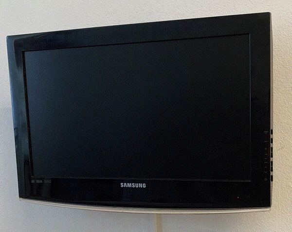 quanto consuma una tv accesa tutto il giorno