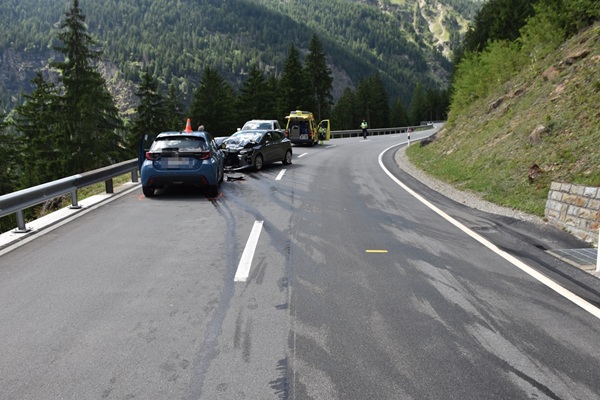 scontro tra tre auto a san carlo tre feriti