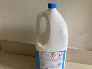 si può usare la candeggina per togliere la muffa