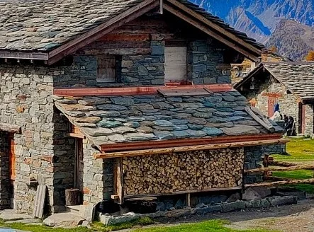 stufa a legna o camino quale riscalda di più consumando meno