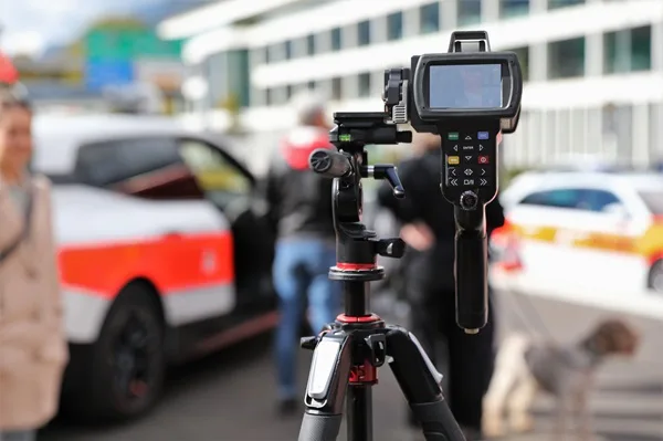 targa auto danneggiata o deteriorata