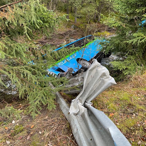 valfurva, minibus fuori strada feriti lievi alcuni ragazzi