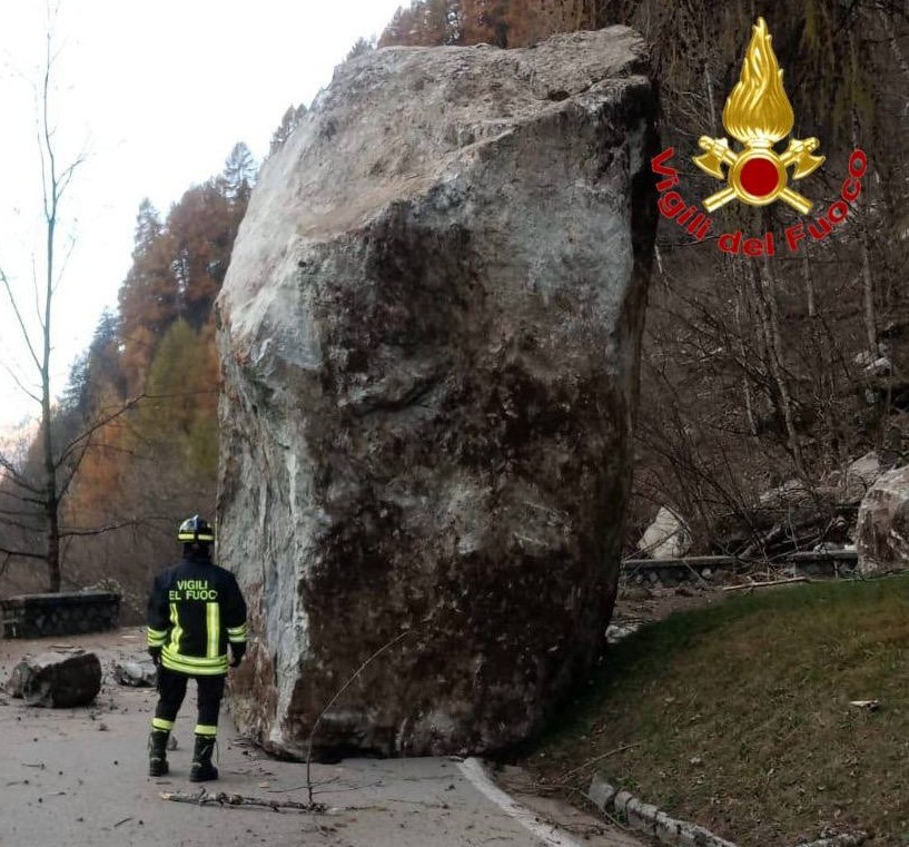 Frana a Tornadri frazioni isolate, ma nessun ferito