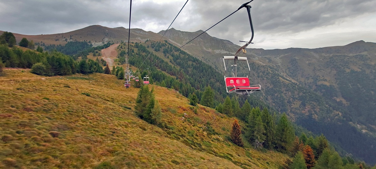 La terrazza panoramica sulla Valtellina dove la montagna incontra il sole