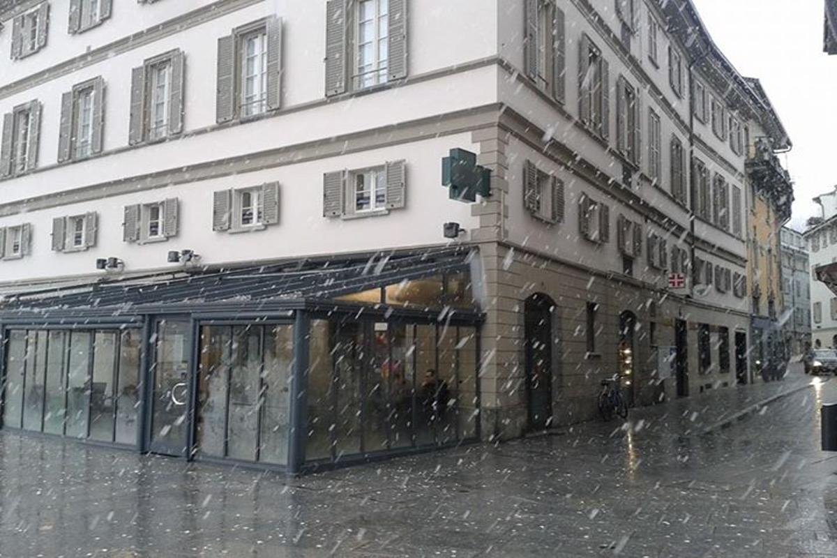 Meno shopping, più silenzio: la lenta scomparsa del commercio a Sondrio