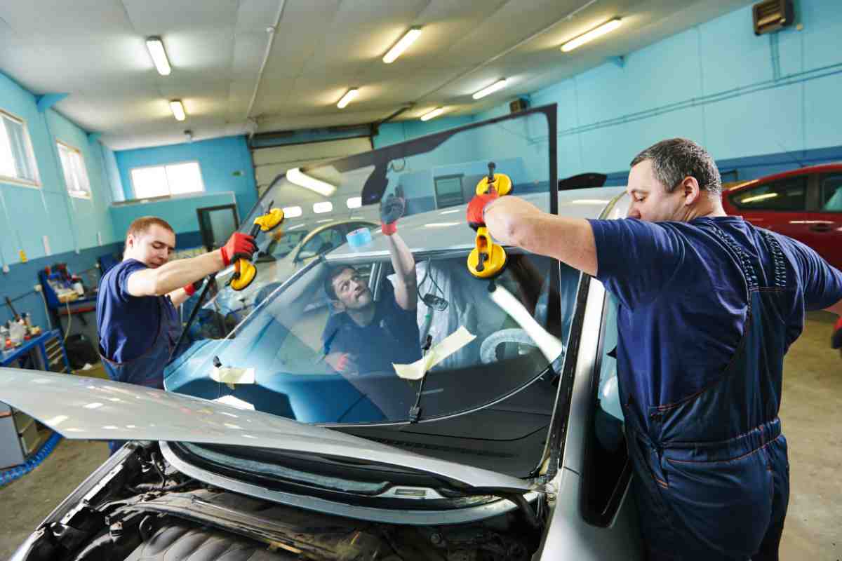 Parabrezza auto riparazione
