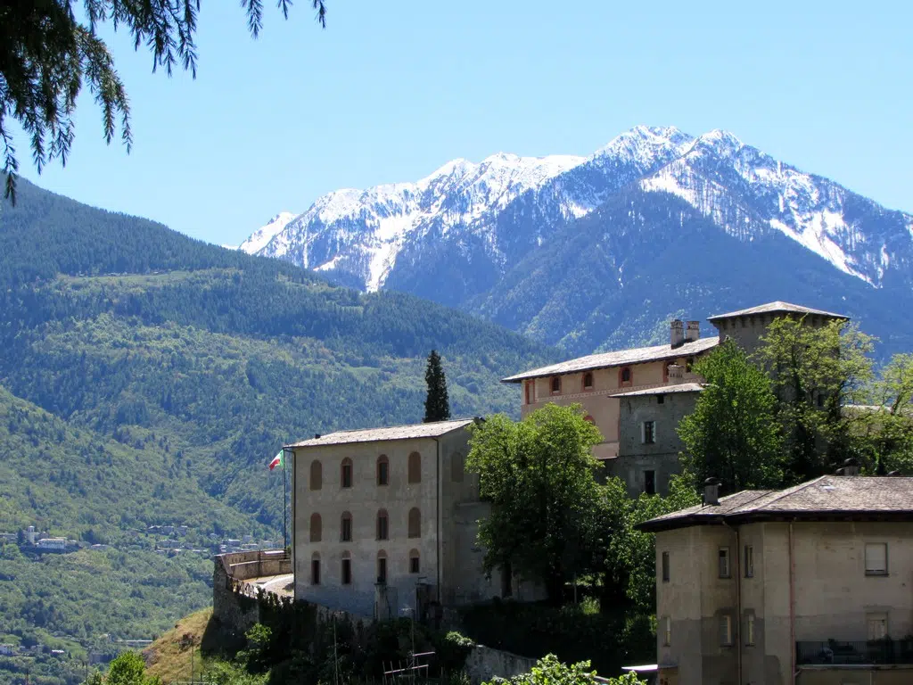 Tra borghi silenziosi e castelli antichi in provincia di Sondrio