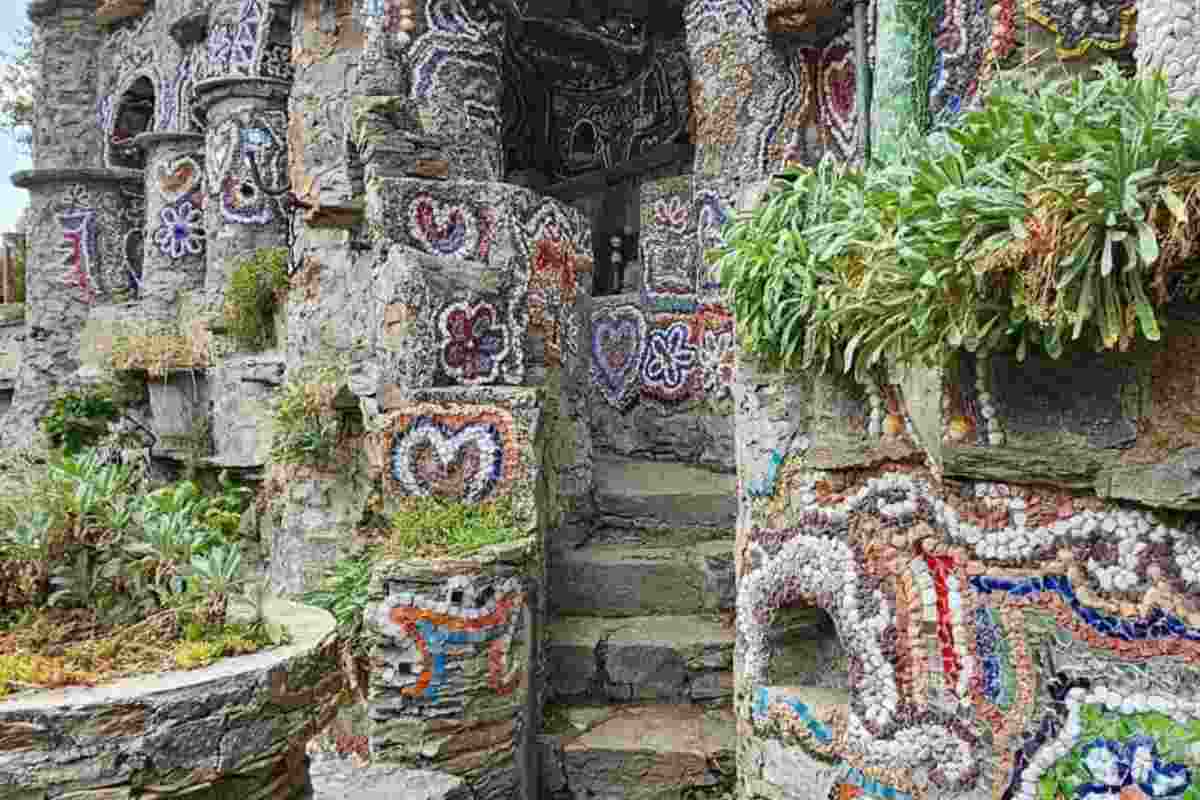 scopri la barcellona della valtellina: il castello di gaudì