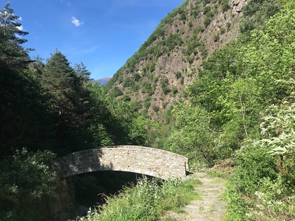 i borghi in valtellina tra streghe e leggende
