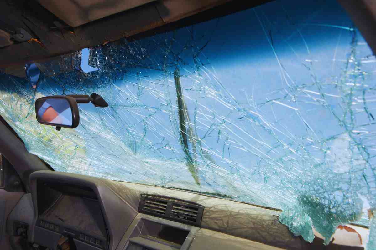parabrezza frantumato e rimborsi