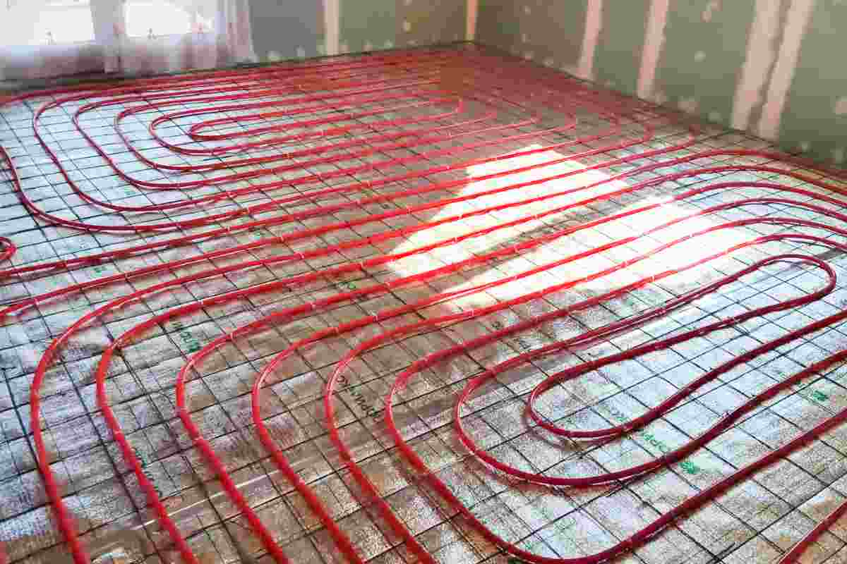 riscaldamento a pavimento Addio alle caldaie a gas, la nuova soluzione green che sta conquistando l’Italia