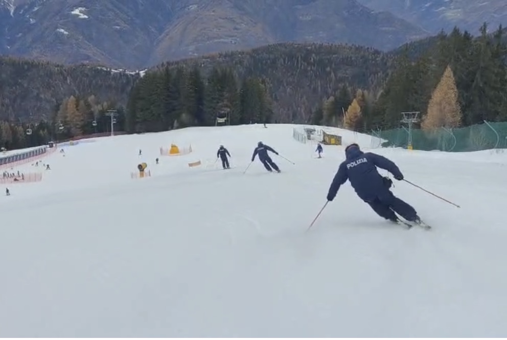 Polizia sulle piste da sci della Valtellina ponte dell’Immacolata con numerosi soccorsi e violazioni amministrative