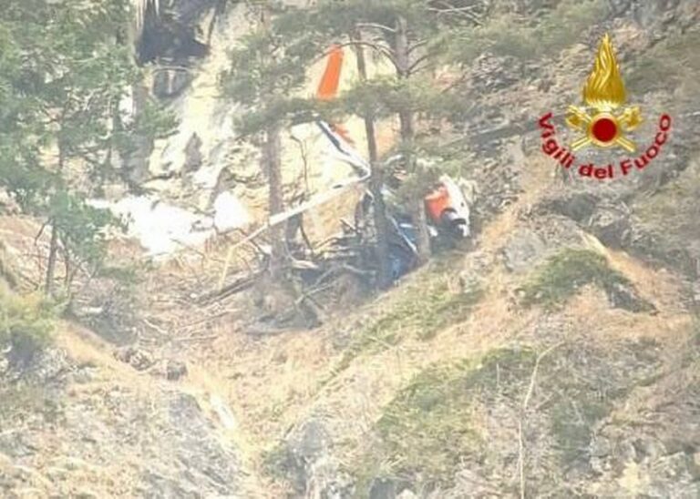 Precipita elicottero a Lanzada si salvano le 4 persone a bordo