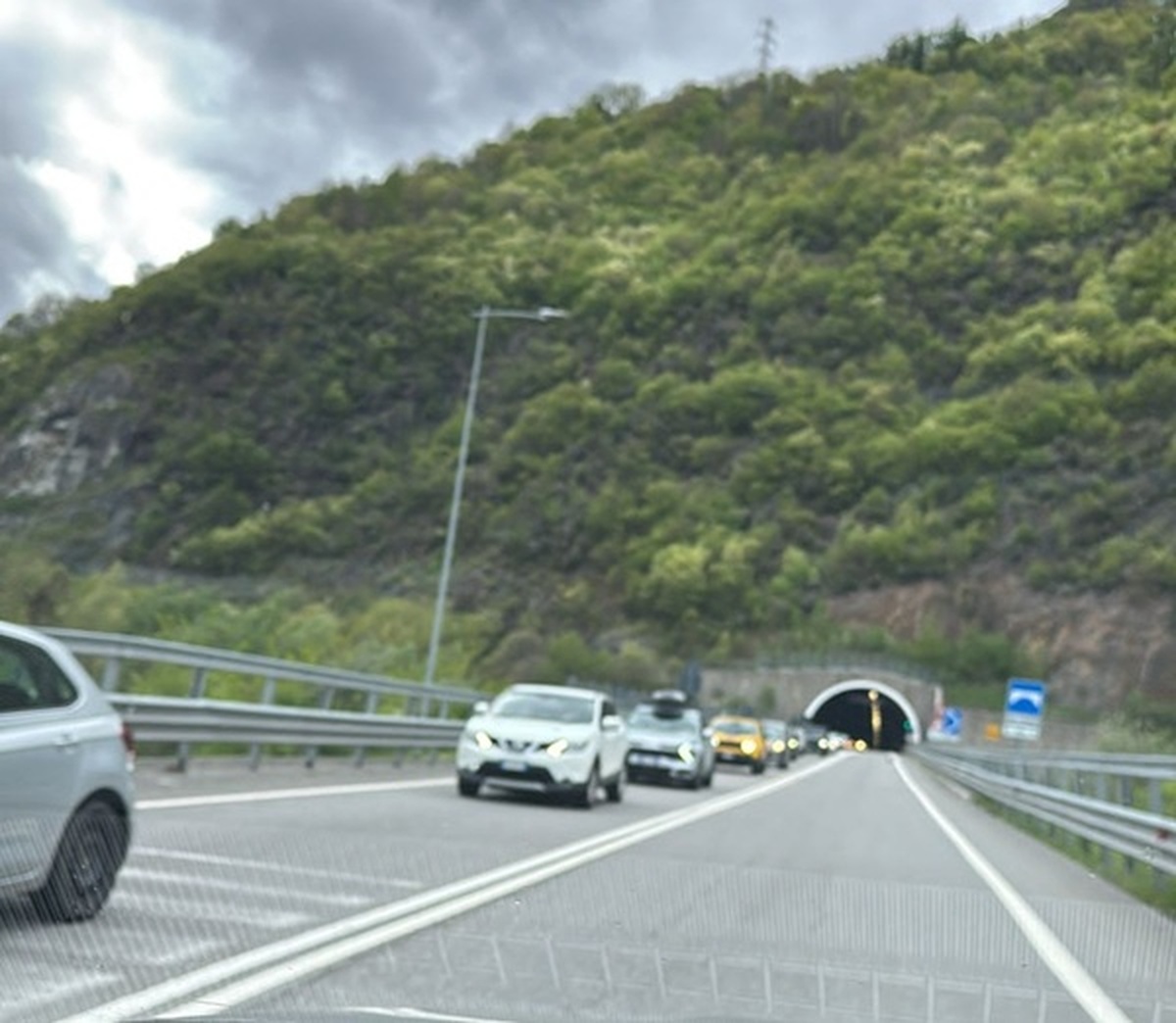 Doppia linea continua