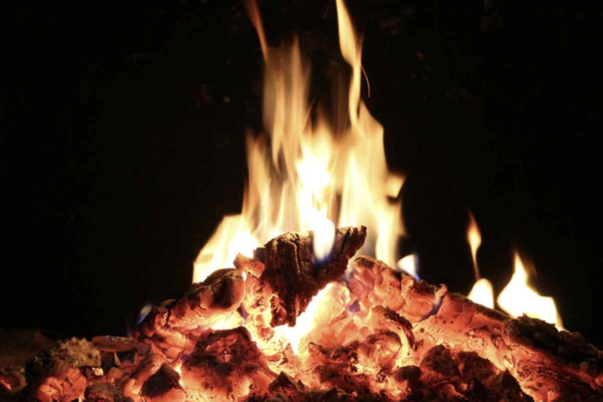 La pietra ollare è conosciuta in Italia e nel mondo per la sua lavorabilità e durabilità. La sua composizione, comprendente fino al 50% di talco