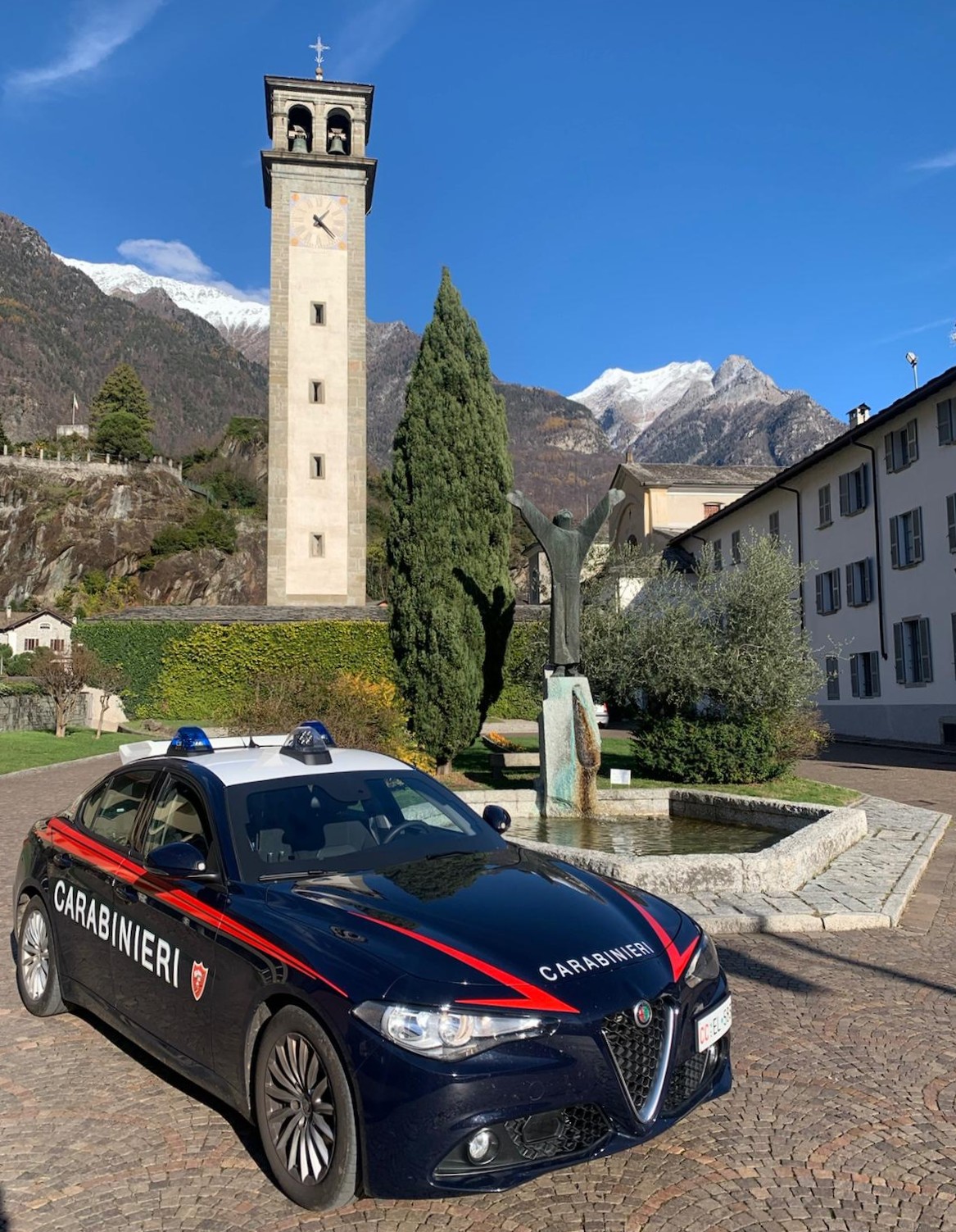 Rapinavano loro coetanei nelle stazioni e sui treni in manette sei giovani