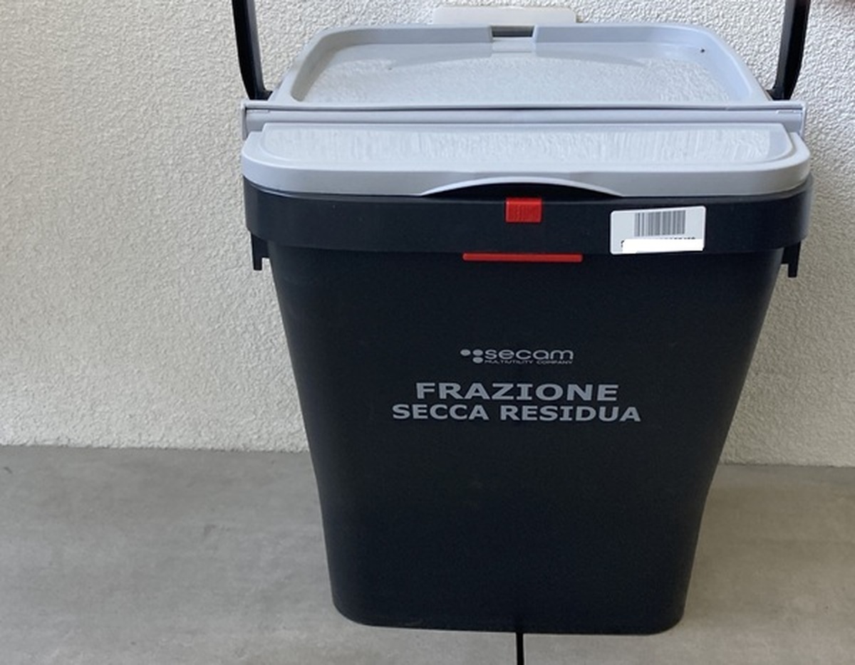 bidone spazzatura bicarbonato