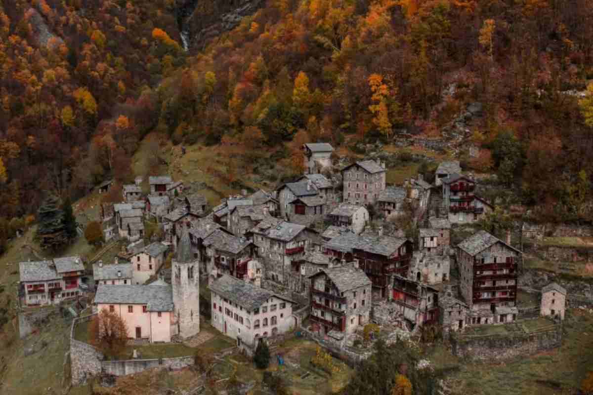 borgo medievale alpino