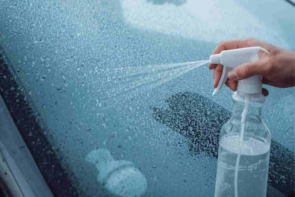 Vetri appannati in macchina? Risolvi subito così, tutti i dettagli