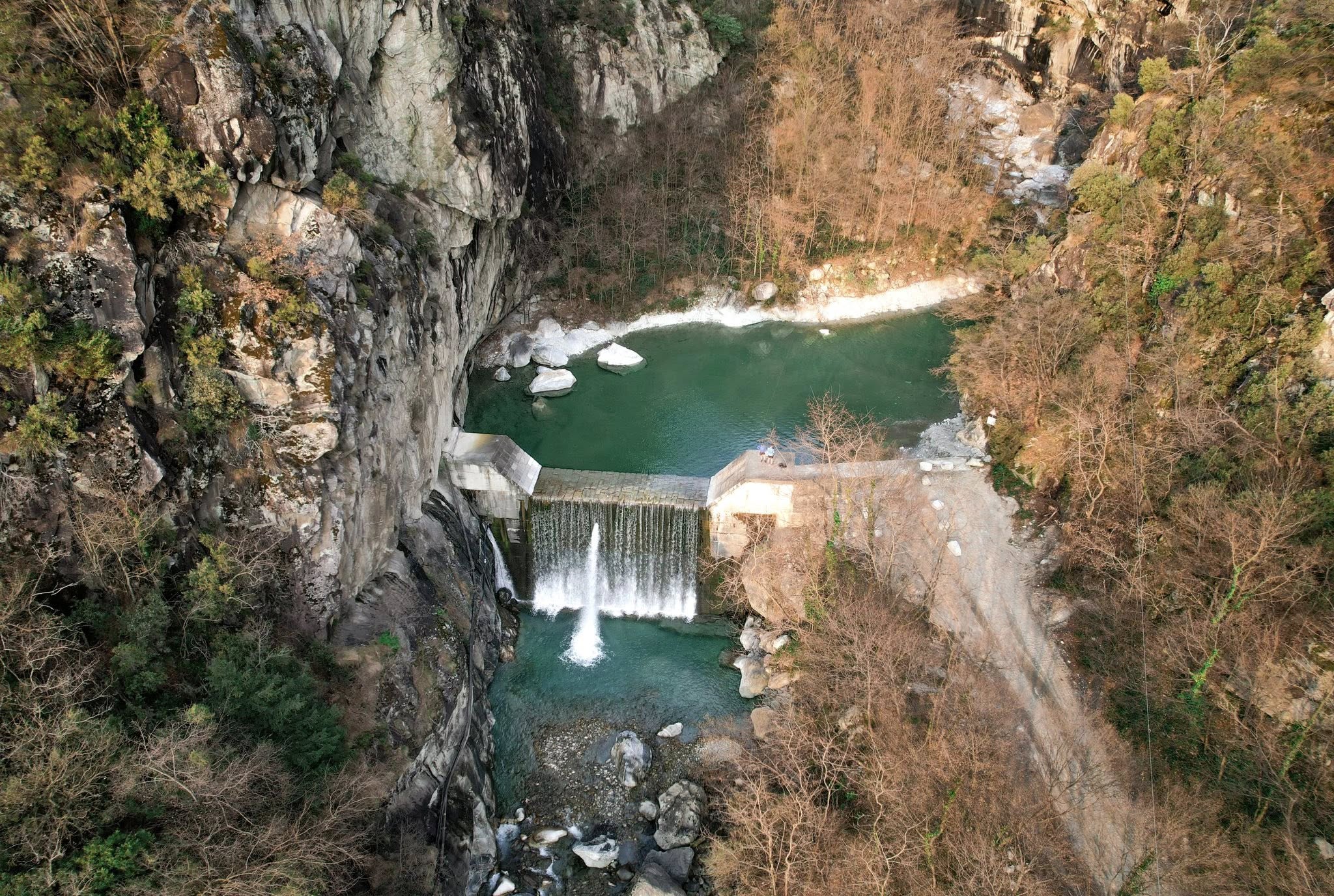 Novate Mezzola, pulizia della briglia in località Castello