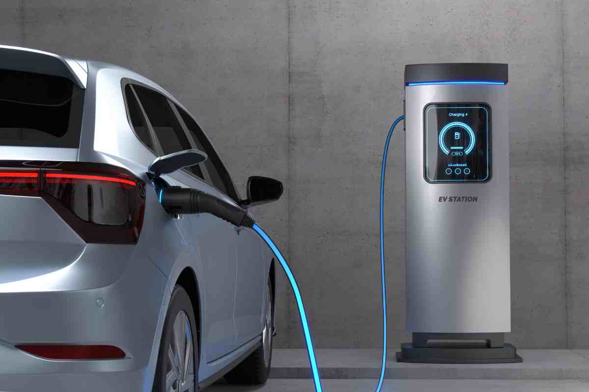 Bloccate le consegne delle nuove auto elettriche, i dettagli