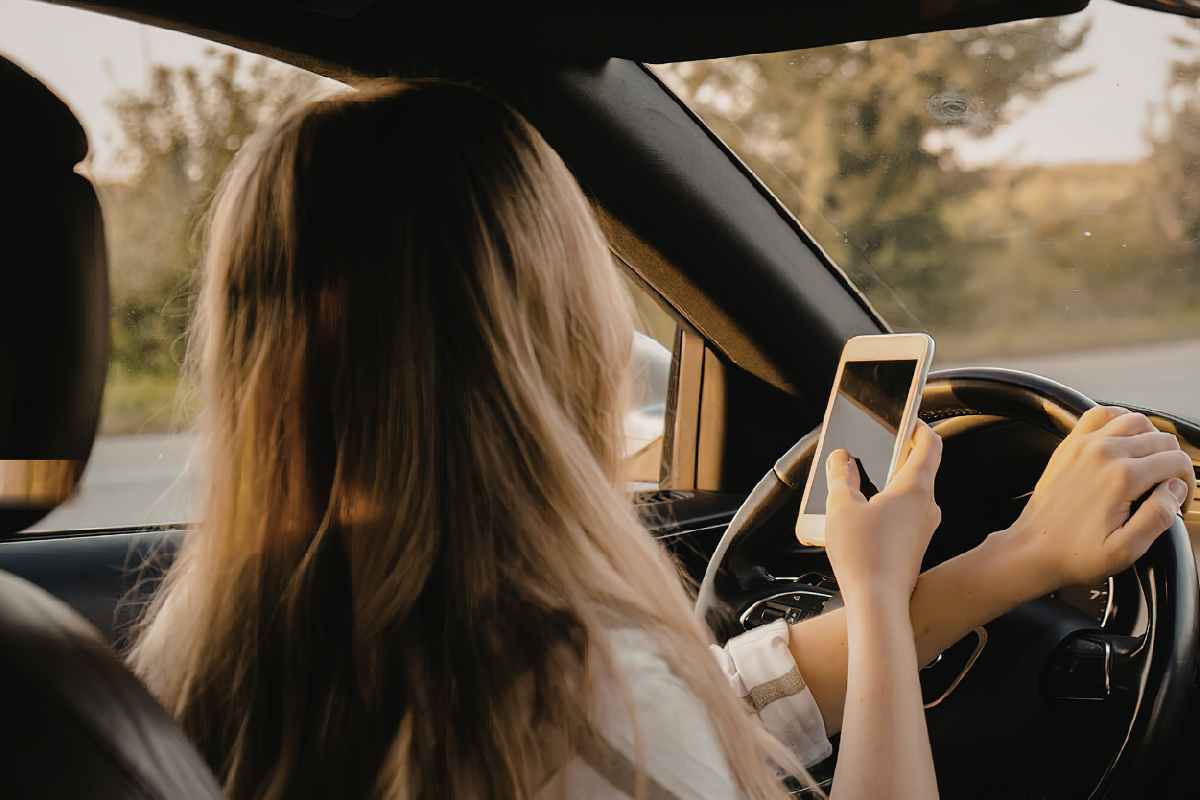 Ti beccano col telefono anche se non vedi la polizia