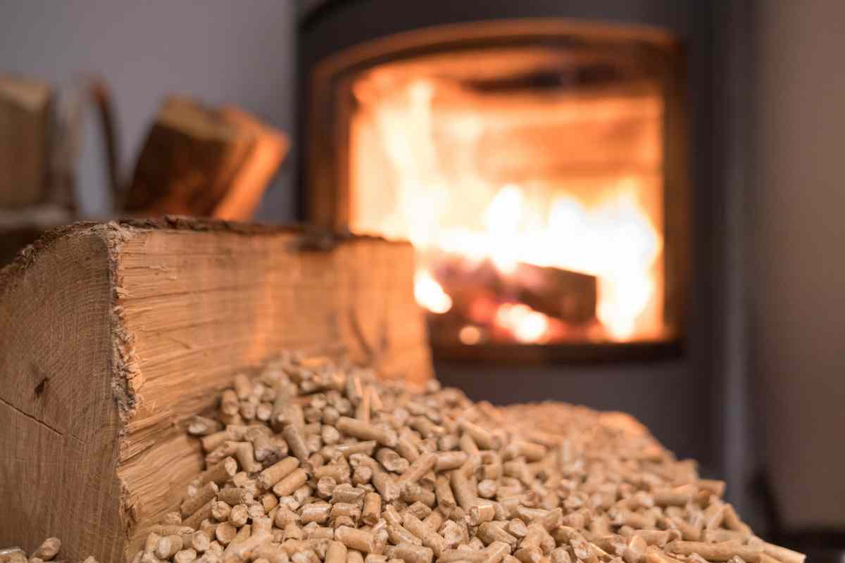 Addio fumi e umidità: il pellet rivoluzionario che dimezza i consumi