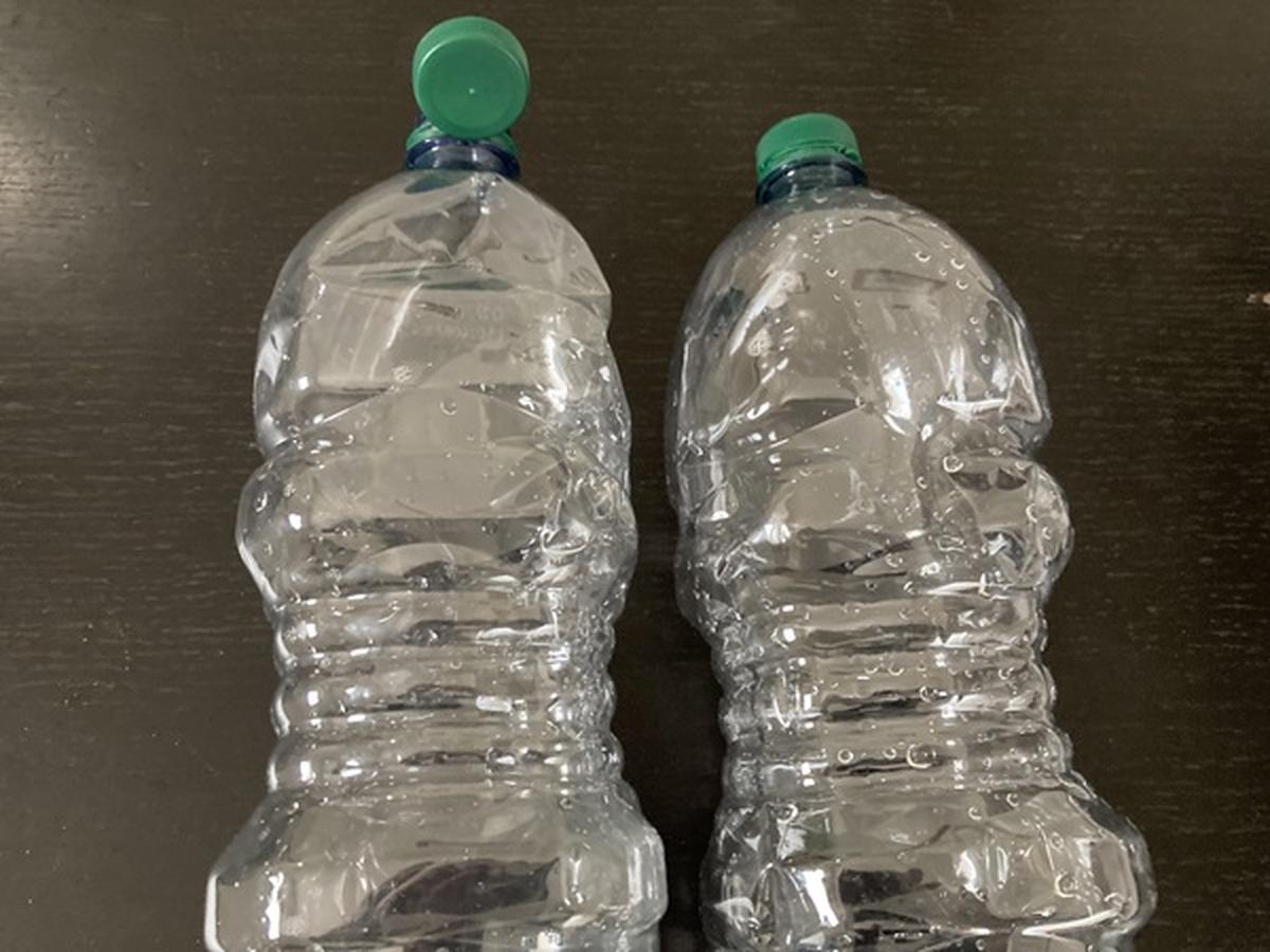 Schiacciare bottiglie plastica