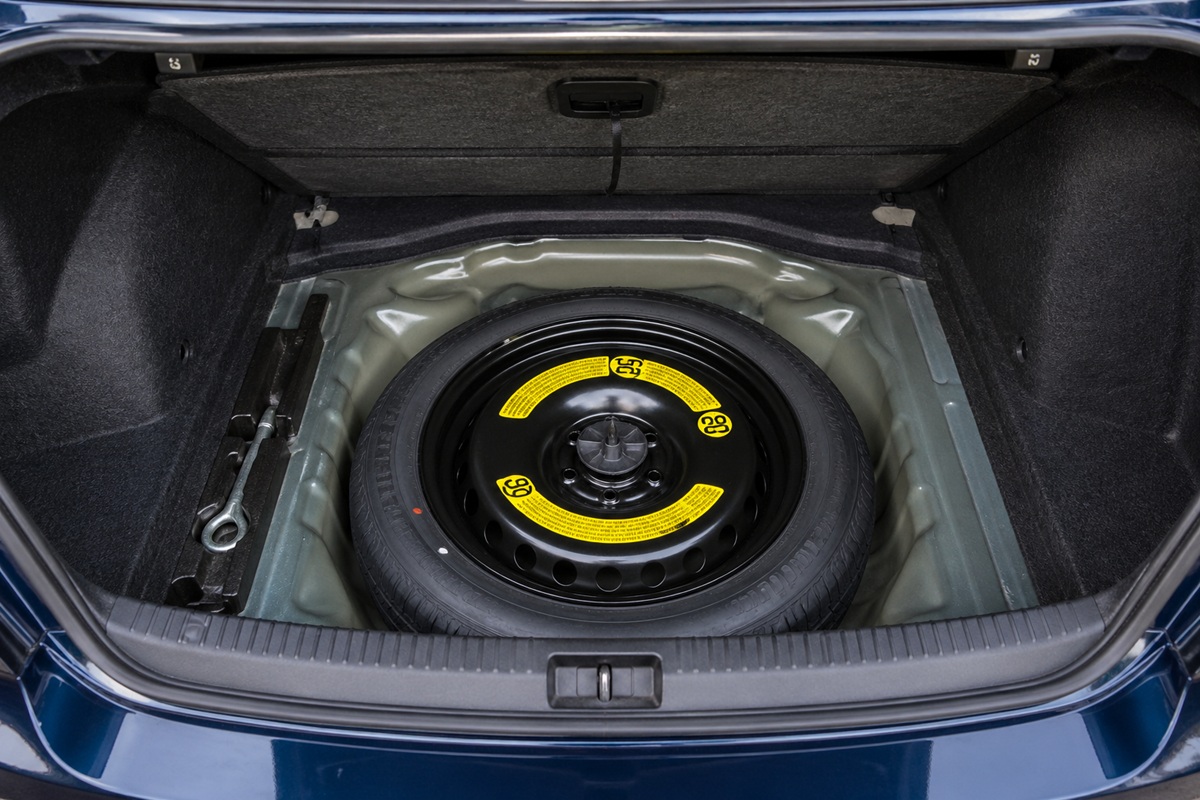 Auto senza ruota scorta