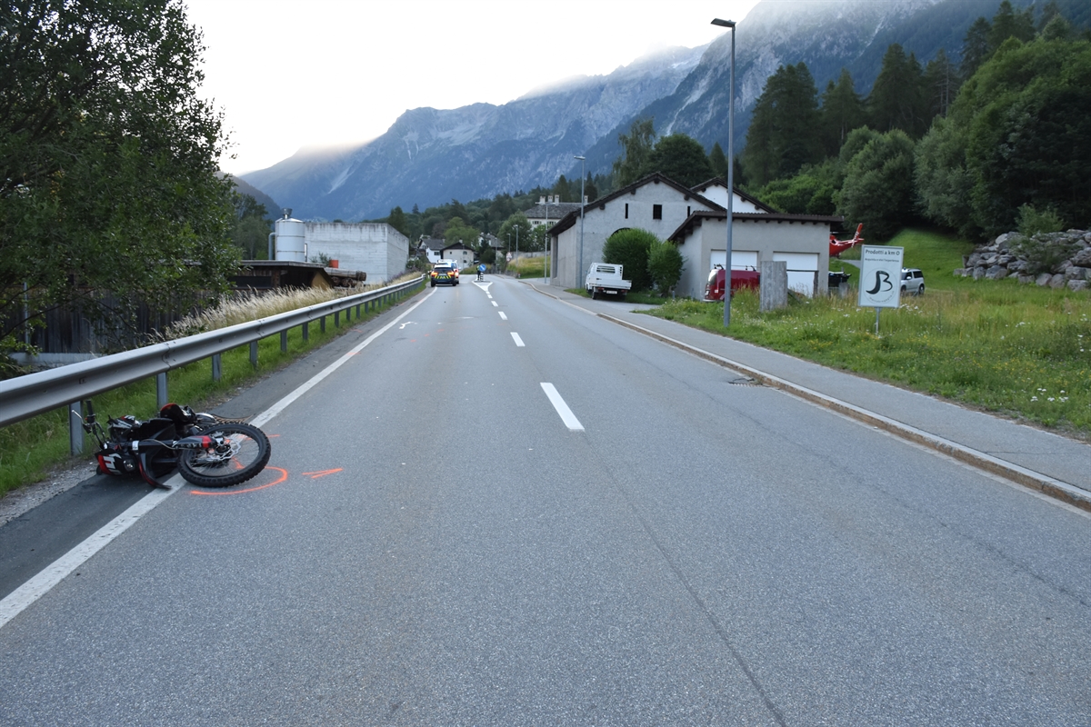 cade in moto da solo
