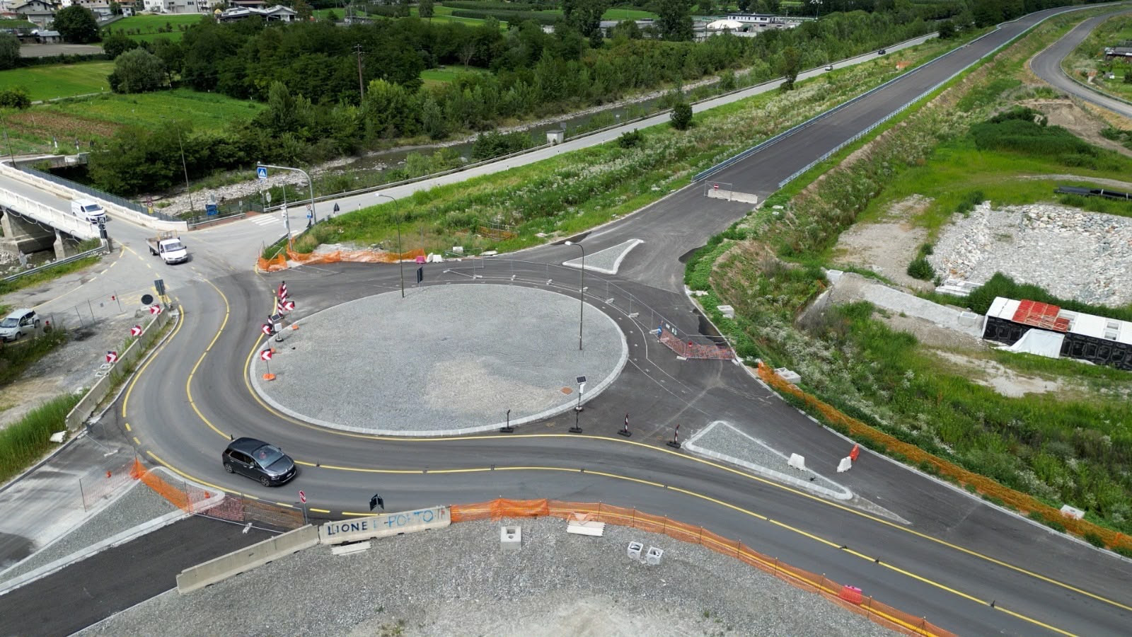 variante tirano Vista della tangenziale di Sondrio con il passaggio a livello e confronto con la nuova tangenziale di Tirano inaugurata il 4 agosto.