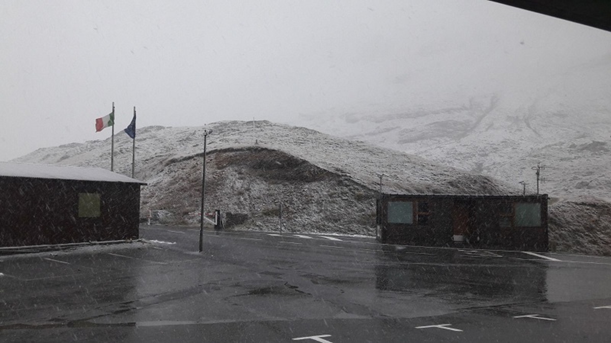 Prima neve sui passi alpini