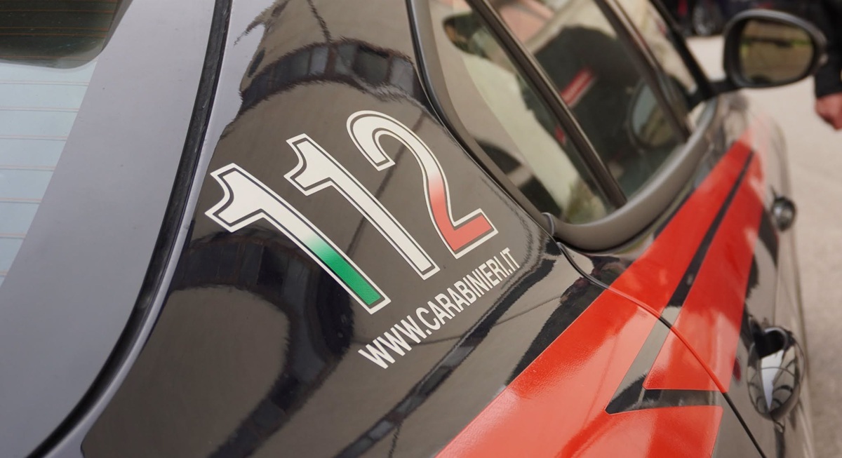 oppone resistenza ai Carabinieri